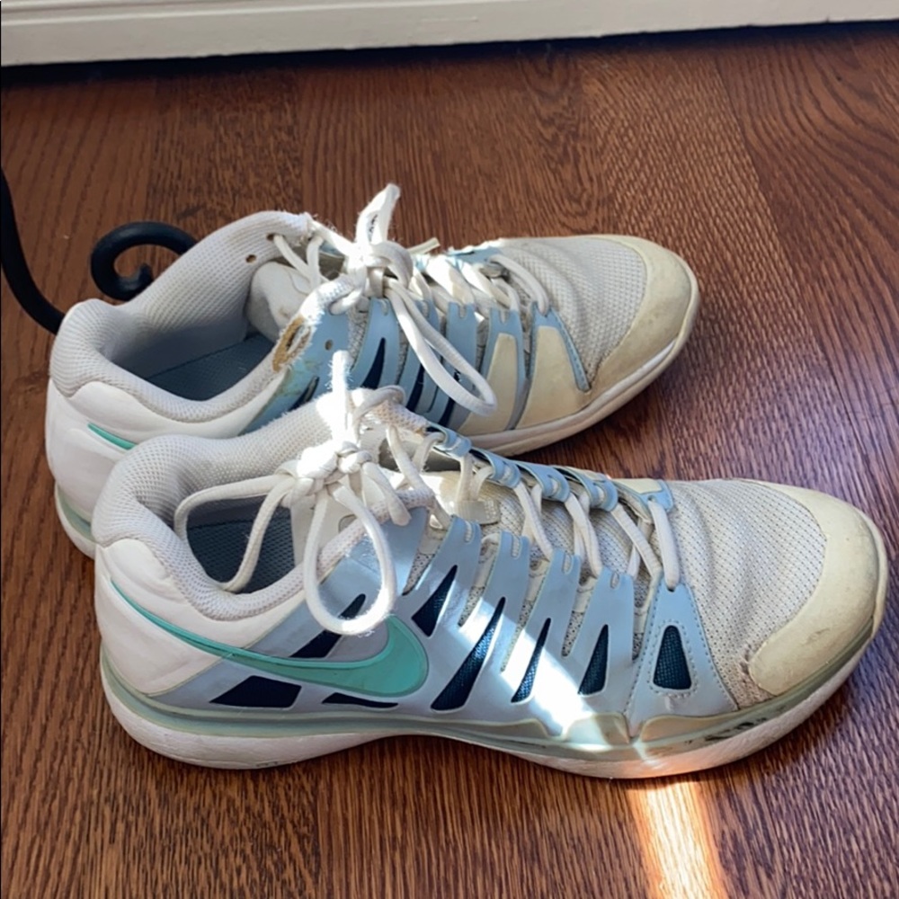 Nike tennis sneakers